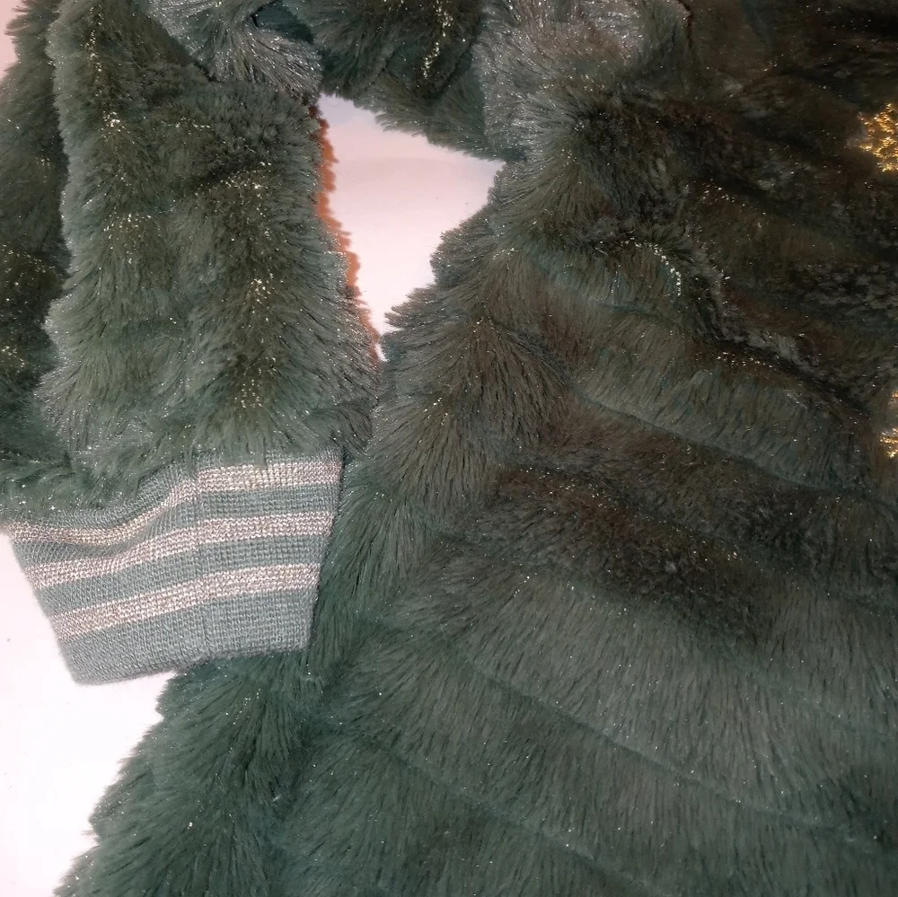 TAHARI GIRLS 4T LOT OF 4 FAUX FUR SOFT COZY PULLOVER SWEATERS